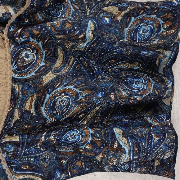 Victoria's Secret Blue Paisley Pattern Tan Lace Trim Adjustable Strap Cami Top - Picture 7 of 12